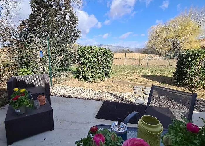MAS GABELYS propriété privée avec parking ds jardin clos et terrasse avec superbe vue ste Victoire