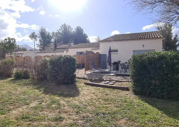 MAS GABELYS propriété privée avec parking ds jardin clos et terrasse avec superbe vue ste Victoire