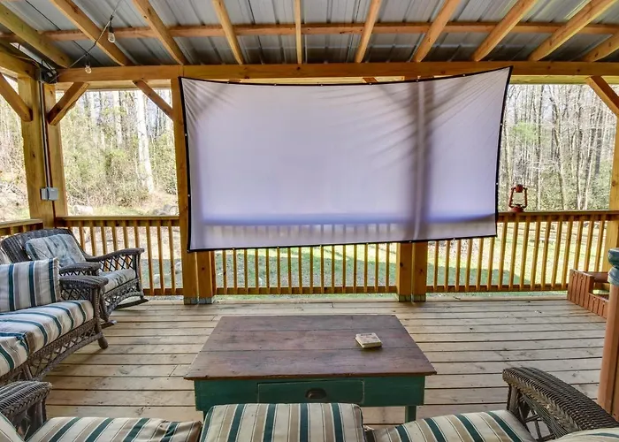 Tubes & Outdoor Games: North Georgia Mtn Retreat
