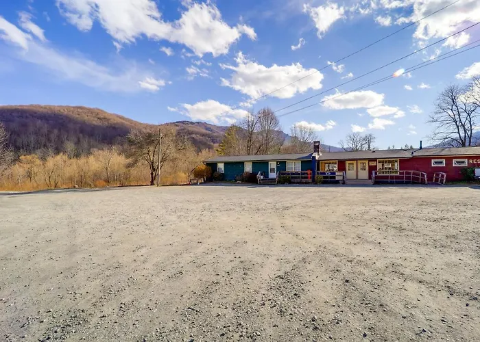 Mtn-View Condo W/ Lookout Deck In Banner Elk!