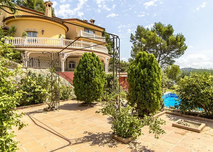 Catalunya Casas Spacious, Sublime Villa just 15km to Barcelona!