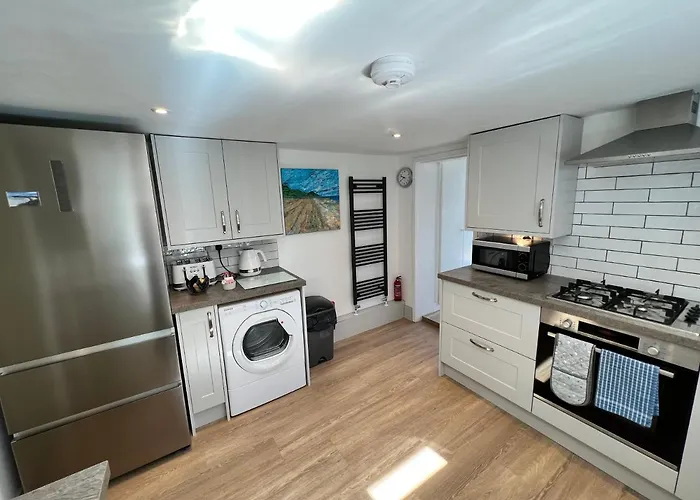 Redbutt House, Freshwater, 3 Bedrooms, Wifi, Garden