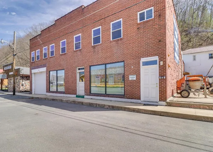 Downtown Marlinton Vacation Rental Apartment!
