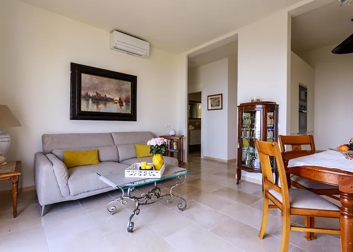 Sea View Apartment With Private Secure Parking - 2