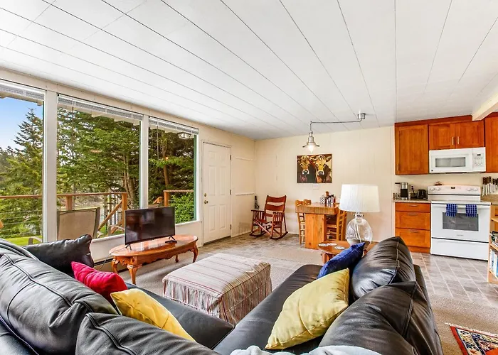 The Glen Cove Sand Spit & Guest Cottage