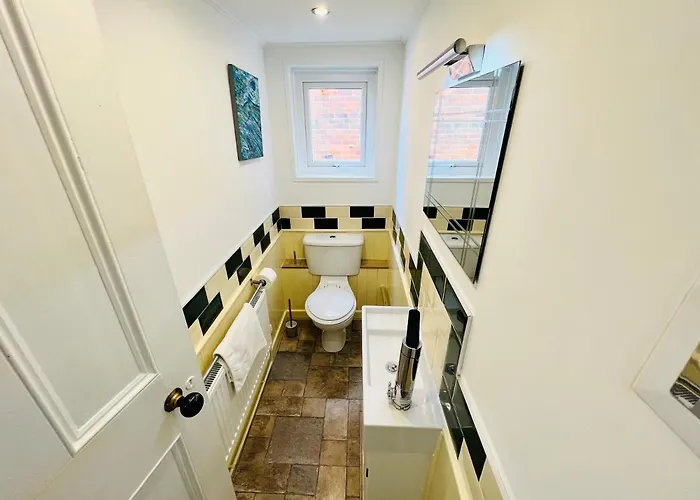 Redbutt House, Freshwater, 3 Bedrooms, Wifi, Garden