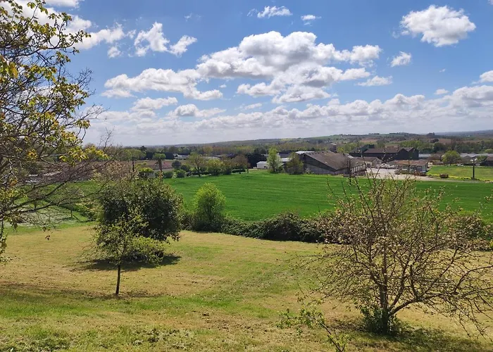 Gîte de la Tride 1 avec terrasse proche du centre