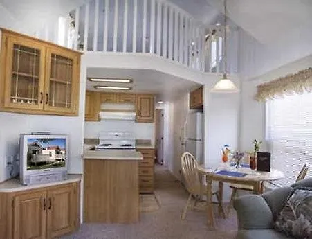 Central hotel: Newport Dunes Waterfront Resort