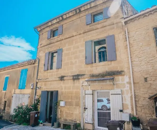 Maison de village atypique à 5min du Pont du Gard