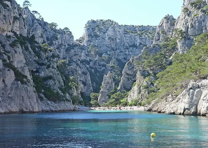Adorable villa avec piscine nichée dans la pinède