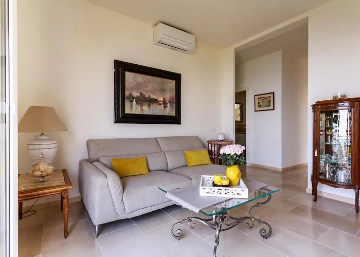 Sea View Apartment With Private Secure Parking - 2