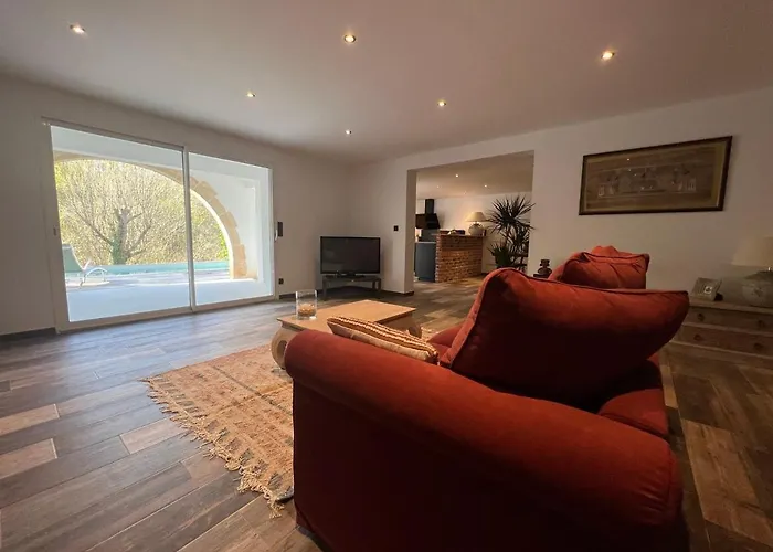 Charmant T3 avec piscine et parking dans maison basque - FR-1-239-927