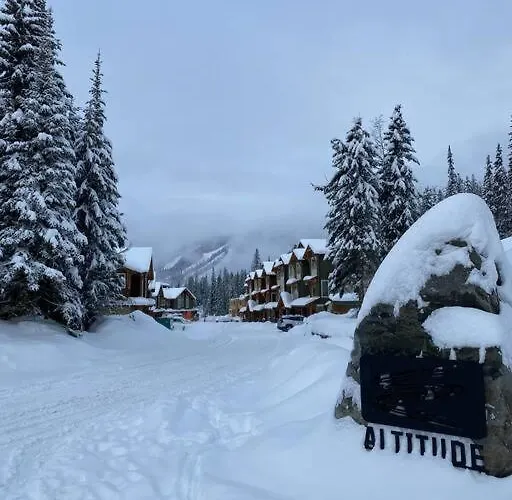 Cozy Modern Ski-In & Ski-Out, Hot Tub, Townhouse