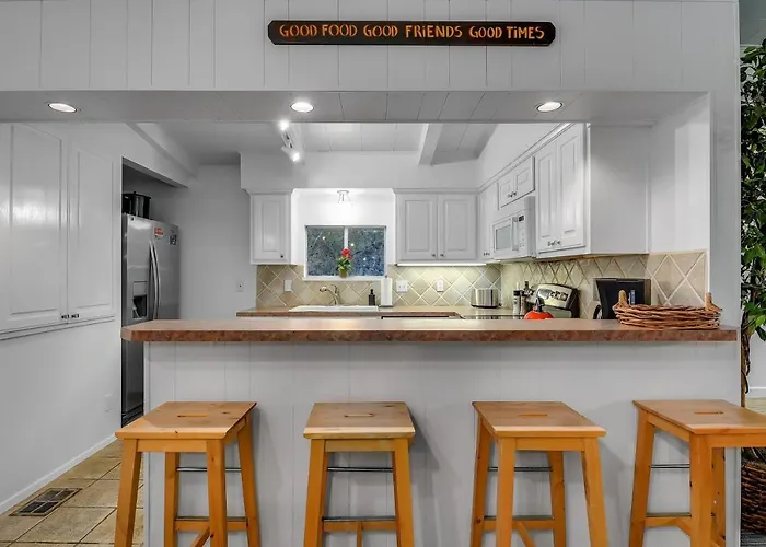 The Shorewood Lakeside Oasis, Pet-Friendly Getaway