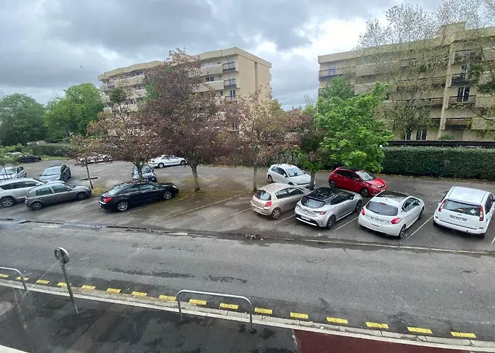 Superbe appartement au calme avec parking gratuit.