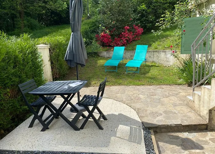 Chez Julie petit appartement une chambre rez jardin maison