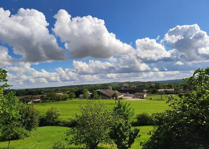 Gîte de la Tride 2 avec terrasse proche du centre