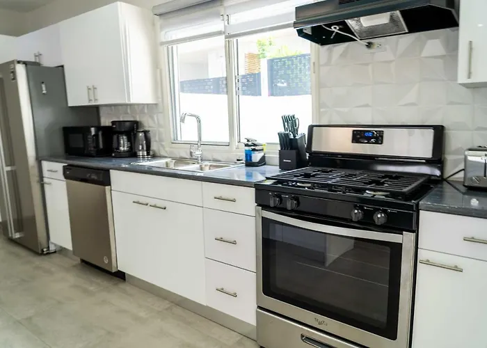 Modern 3Br Home With Own Private Pool