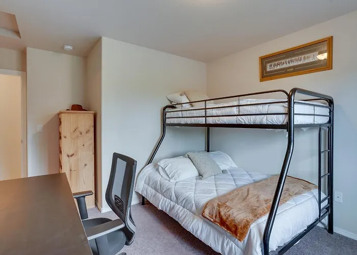 Charming Redmond Townhome W/ Resort Amenities