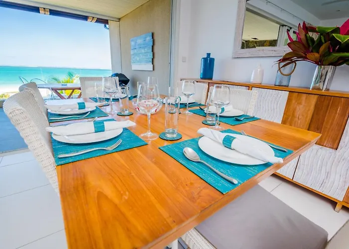 Summer Breeze - Beachfront - 3 Bedrooms Suite