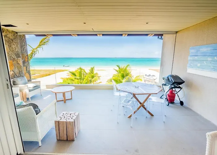Summer Breeze - Beachfront - 3 Bedrooms Suite