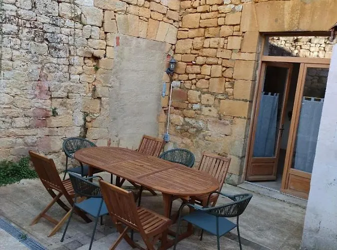 Maison de caractère au cœur de la cité médiévale de Gourdon
