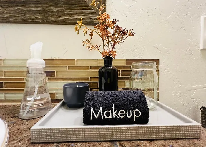 Home Sweet Idahome: Cozy King Suite near BSU & Downtown Boise