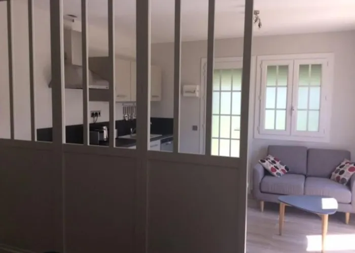 Studio climatisé avec petit jardin