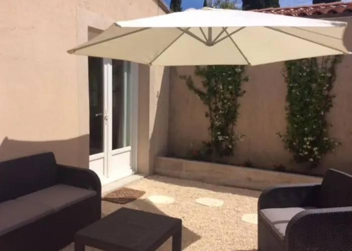 Studio climatisé avec petit jardin