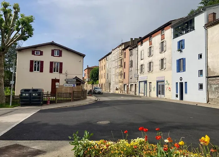 AUX 4 LOGIS Appart-hotel - Studio Le Flore - Petit déjeuner inclus 1ère nuit