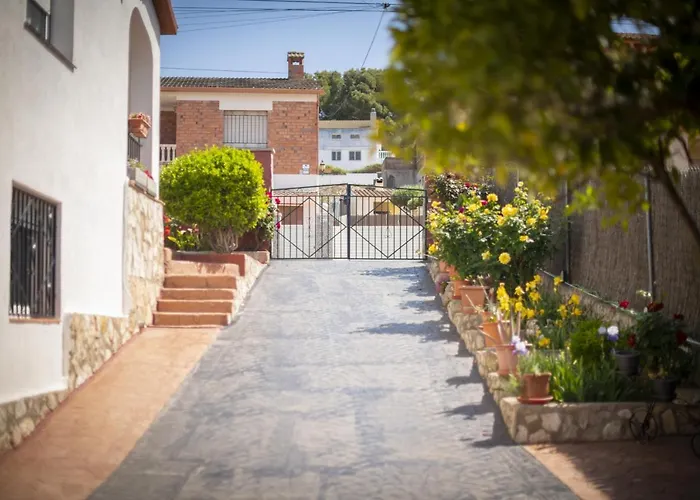 Catalunya Casas Tranquil Nature 'Feel' , Yet Only 4 Min To Beach!
