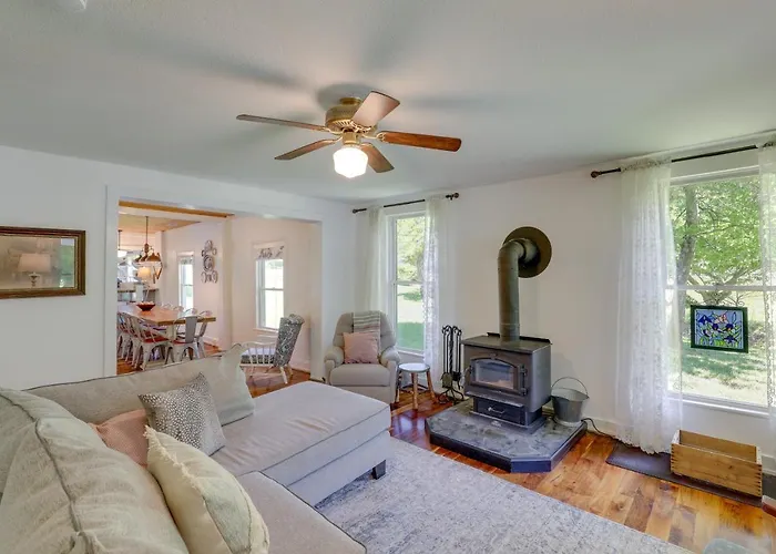 Secluded Marshall Farmhouse W/ Hot Tub!