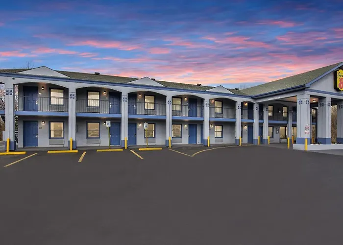 Super 8 By Wyndham Nashville West