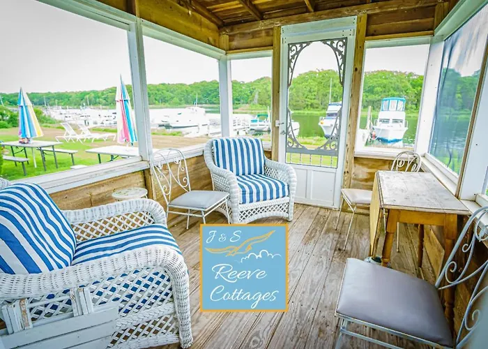 Premier Waterfront Cottage 3