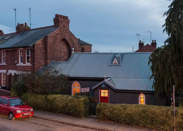 Chester'S Only Tin Chapel - Unique, Spacious 2 Bedrooms, Garden And Free Parking
