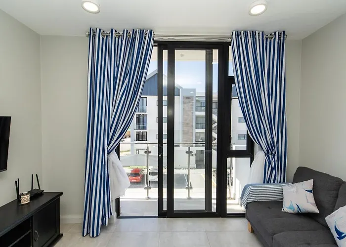 10 On Bellamare Near The Beachfront