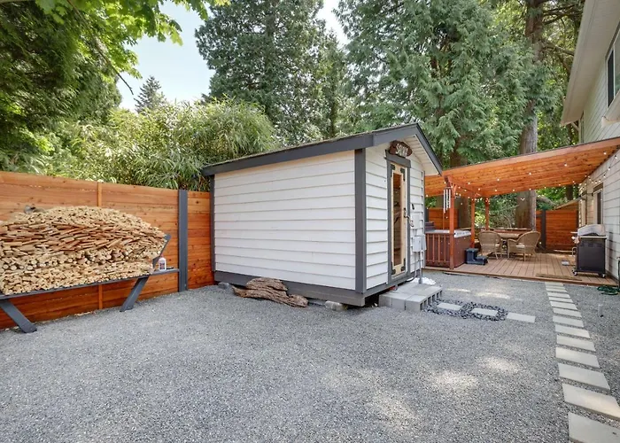 Farmhouse W/ Private Hot Tub < 1 Mile To Birch Bay