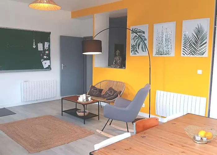 Loft avec jardin au bord de l'eau au rdc d'une ancienne école