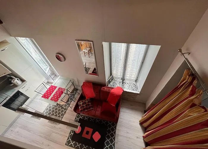 studio avec une mezzanine