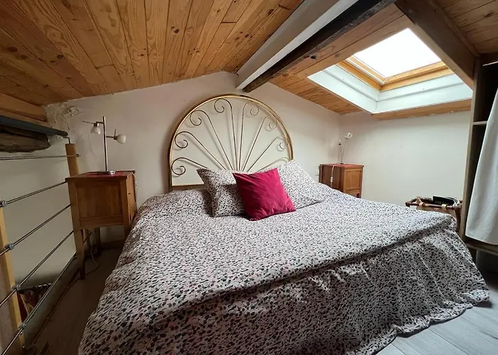 studio avec une mezzanine
