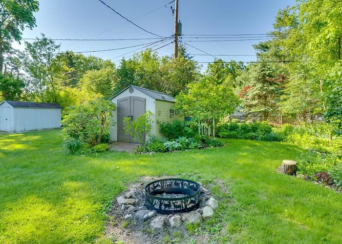 Pet-Friendly Extended Stay Walk To Delavan Lake
