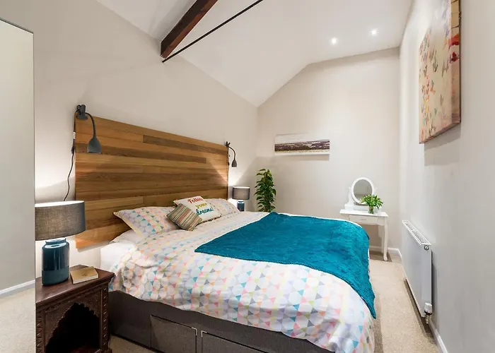 Chester'S Only Tin Chapel - Unique, Spacious 2 Bedrooms, Garden And Free Parking