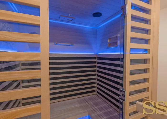 Hotel near College: Blue Lagoon: Beachside Retreat with O2 Academy Access