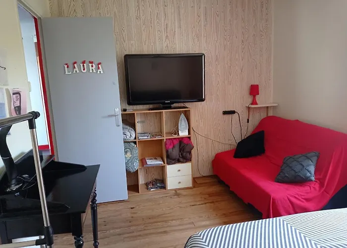 studio type 1bis avec une 20 de marche a monte