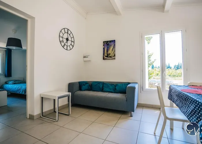 Mazet au calme -Piscine privée-Grand jardin arboré