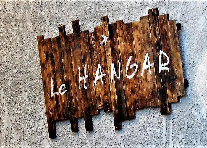 Le Hangar