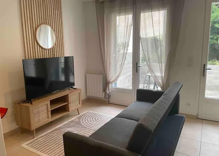 Vivez Castelnaudary à pied, T2 cosy avec jardin, proche gare et canal du midi