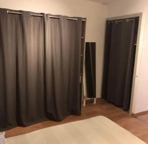 Appartement rénové RDC terrasse 200m plage