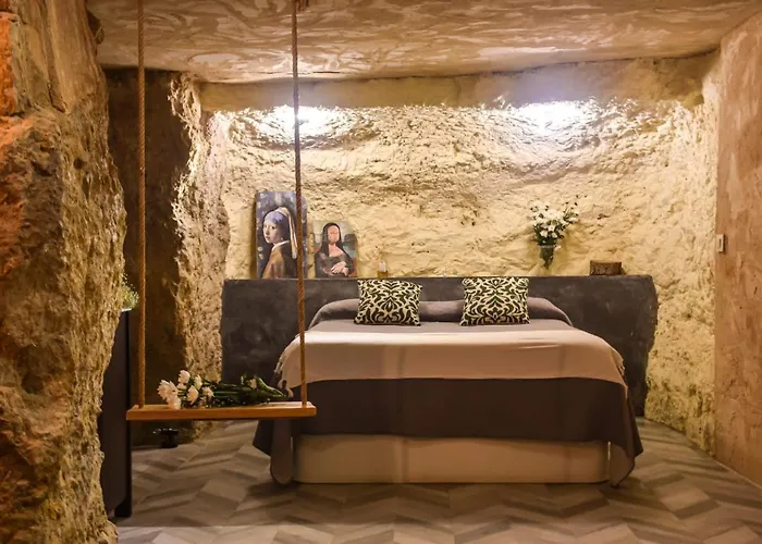 Hotel cerca del colegio: Gaiamoment,com - Cueva las reinas