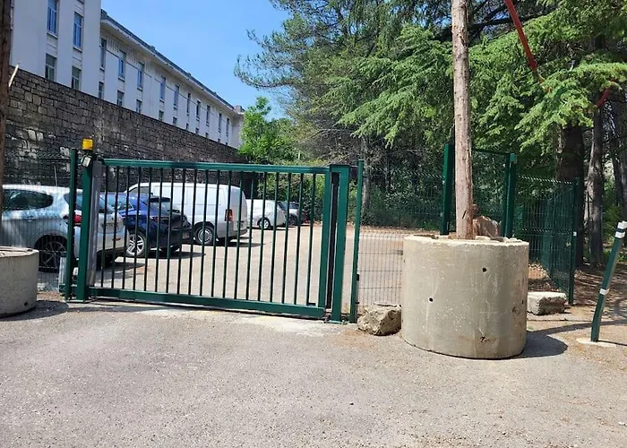 Au Centre de Villeneuve-lès-Avignon